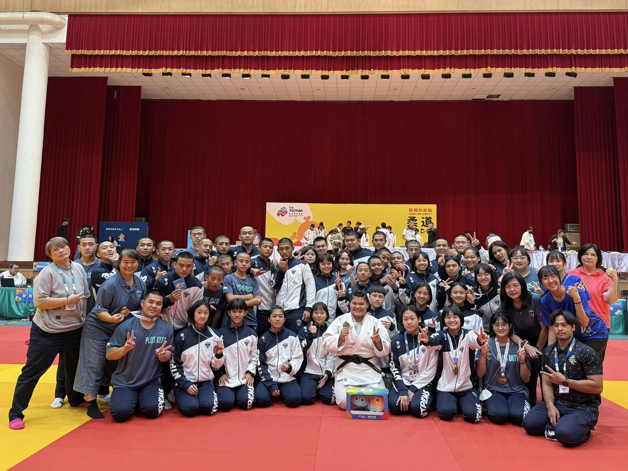 狂賀!!! 本校「114年全國中等學校運動會」榮獲5金4銀20銅佳績，校長陳明志暨全體教職員生恭賀~