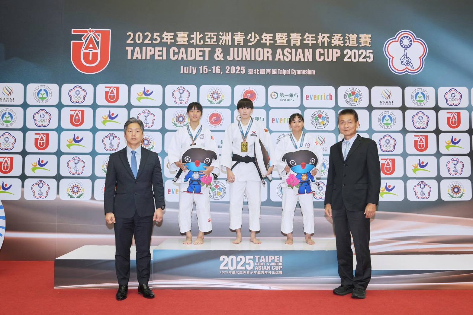 柔道隊》恭喜本校柔道隊參加國際賽事榮獲佳績!